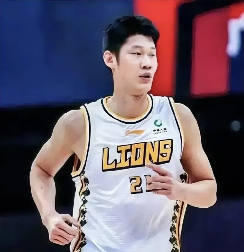 开云官网首页-赛后CBA季后赛传出新动向；上海海港战术微调；管理层表态——悬念犹存；训练强度明显提升